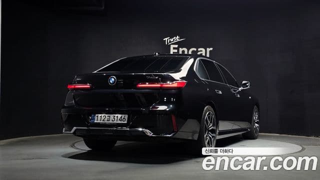 BMW 7 Series (G70) 2