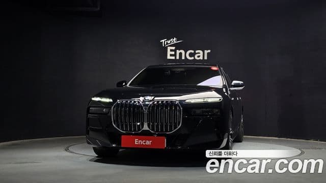 BMW 7 Series (G70) 3