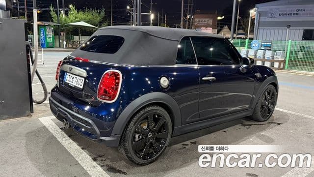 MINI Cooper S Convertible 2