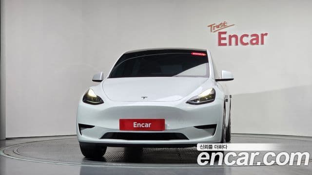 Tesla Model Y 2