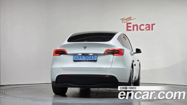Tesla Model Y 3