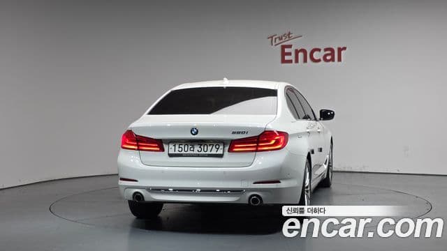 BMW 5 Series (G30) 3