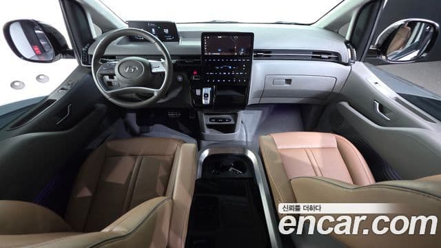 Hyundai Staria 4