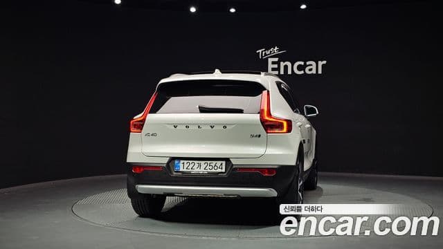 Volvo XC40 4