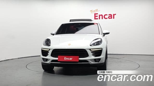 Porsche Macan 3