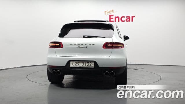 Porsche Macan 4