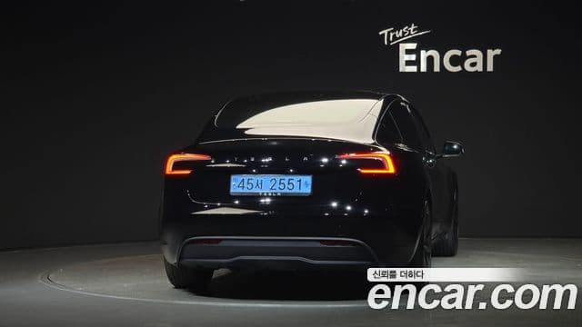 Tesla Model 3 4