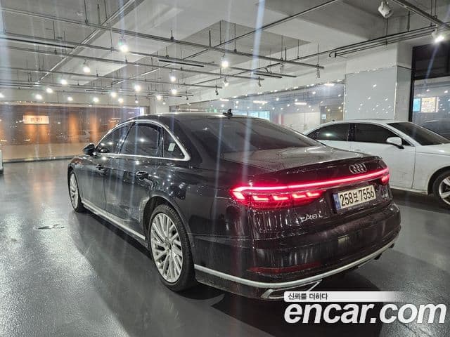 Audi A8 (D5) 4