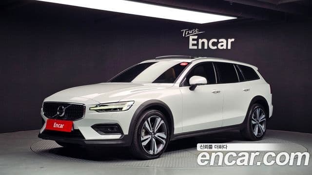 Volvo V60 Cross Country 2nd Gen — 1
