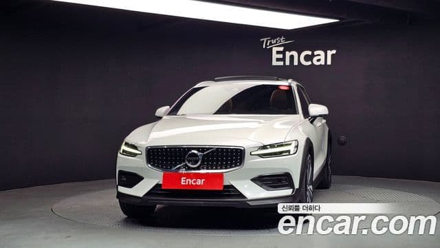 Volvo V60 Cross Country 2nd Gen 2