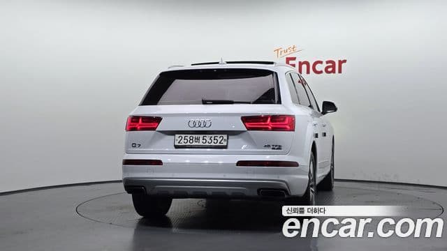 Audi Q7 (4M) 3
