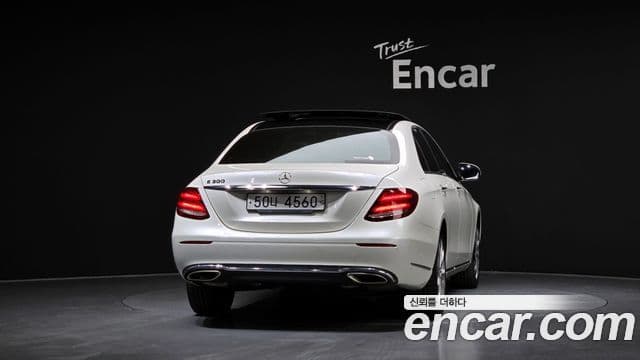 Mercedes-Benz E-Class W213 4