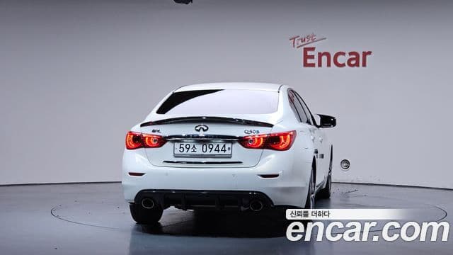 Infiniti Q50 4