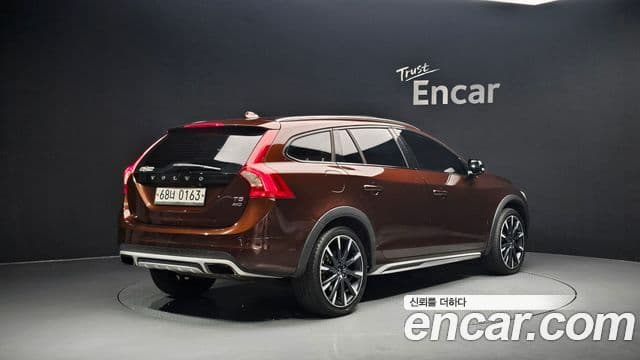 Volvo V60 Cross Country 2