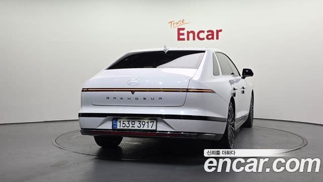 Hyundai Grandeur (GN7) 3