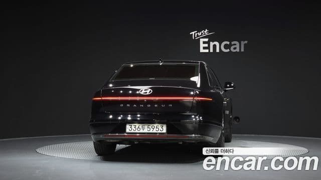 Hyundai Grandeur (GN7) 3