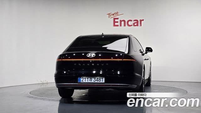Hyundai Grandeur (GN7) 3