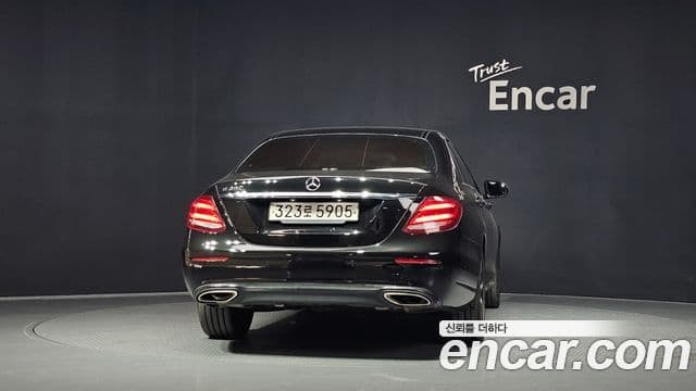 Mercedes-Benz E-Class W213 4