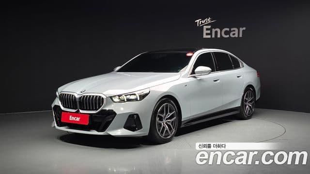 BMW 5 Series (G60)