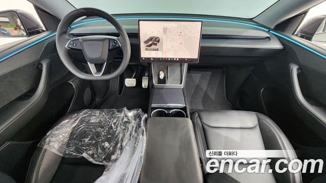 Tesla Model Y 4