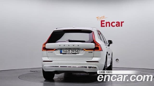 Volvo XC60 2nd Gen 4