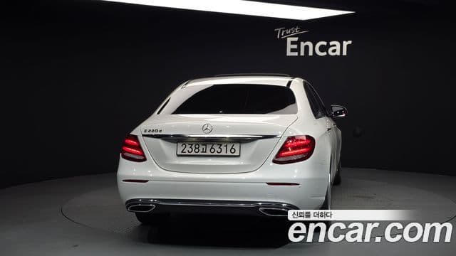 Mercedes-Benz E-Class W213 3