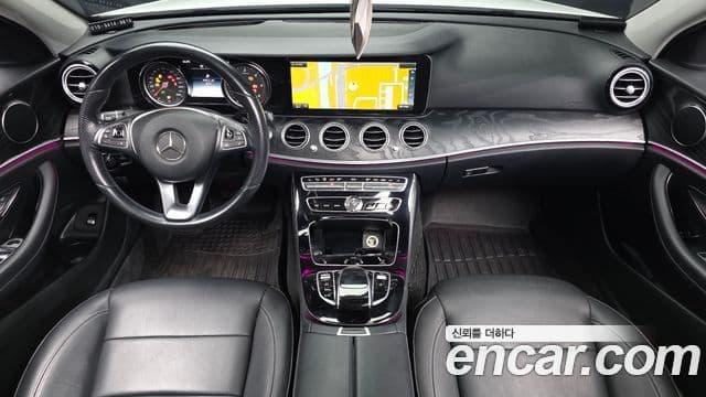 Mercedes-Benz E-Class W213 4