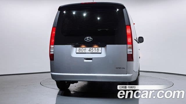 Hyundai Staria 4