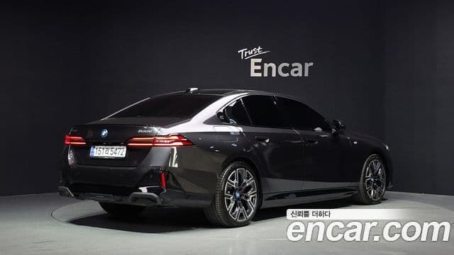BMW 5 Series (G60) 2