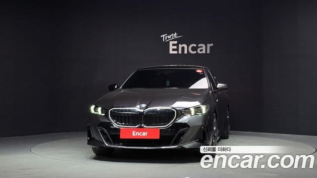 BMW 5 Series (G60) 3