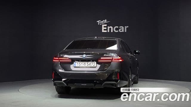 BMW 5 Series (G60) 4
