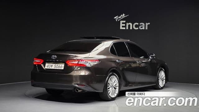 Toyota Camry (XV70) 2