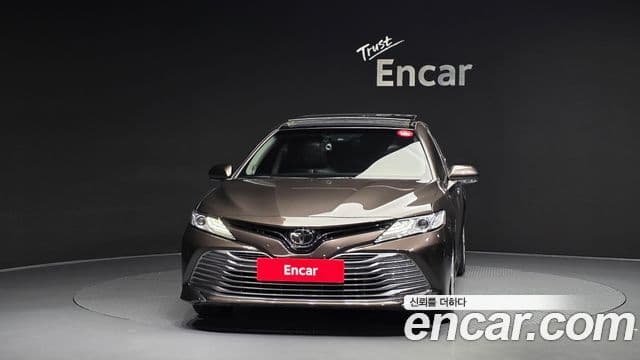 Toyota Camry (XV70) 3