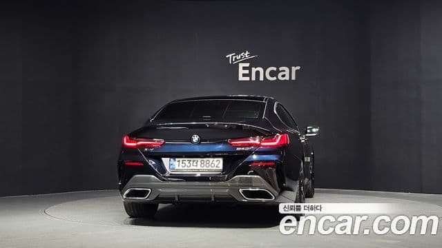 BMW 8 Series (G15) 4