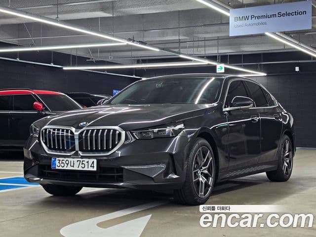 BMW 5 Series (G60)