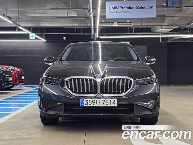 BMW 5 Series (G60) 3
