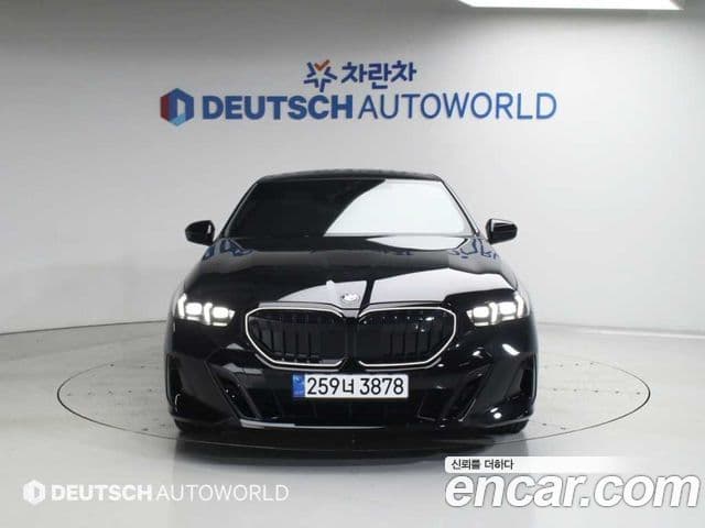 BMW 5 Series (G60) 2