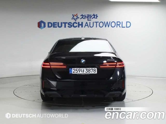BMW 5 Series (G60) 3