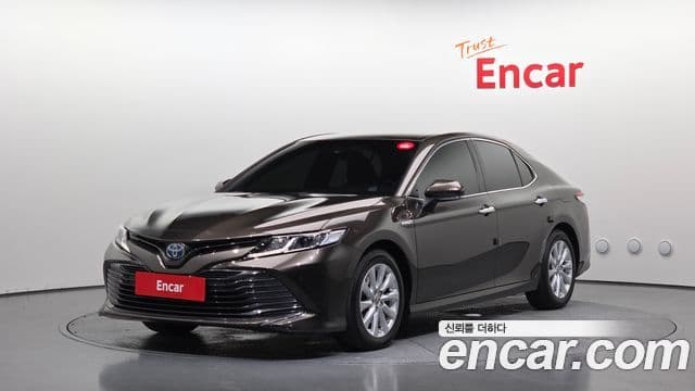 Toyota Camry (XV70) 1