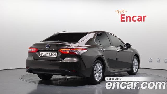 Toyota Camry (XV70) 2