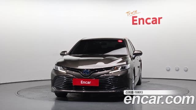Toyota Camry (XV70) 3