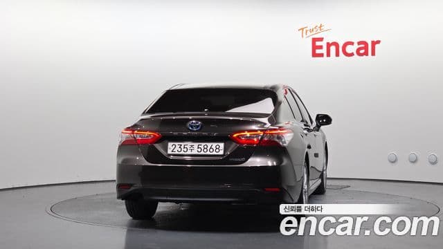 Toyota Camry (XV70) 4