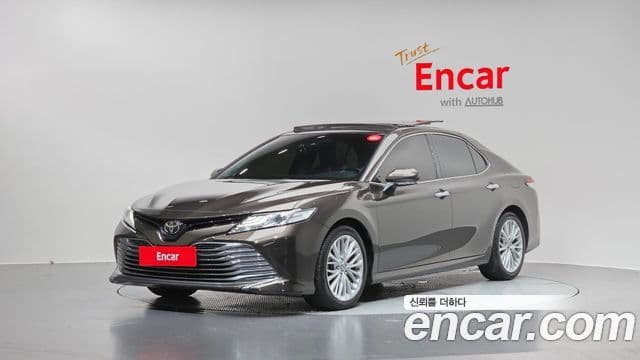 Toyota Camry (XV70) 1