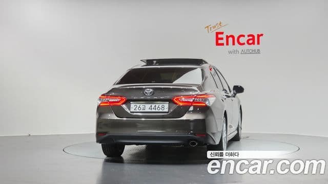 Toyota Camry (XV70) 4