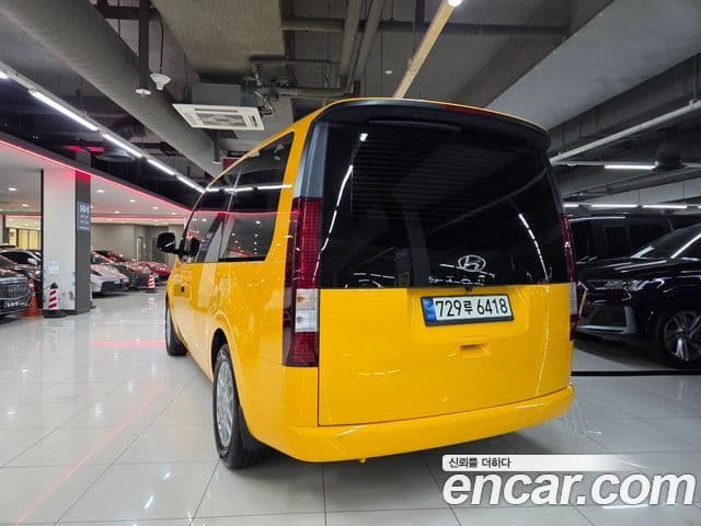Hyundai Staria 2