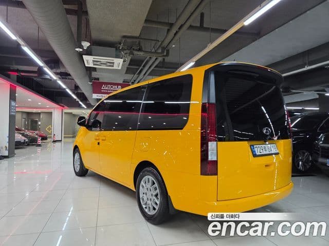 Hyundai Staria 3