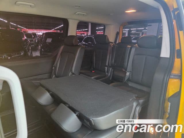 Hyundai Staria 4