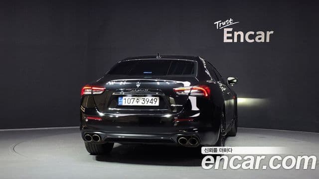 Maserati Ghibli 4