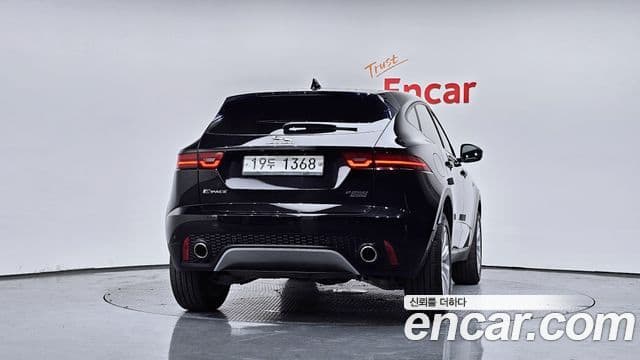 Jaguar E-PACE 3