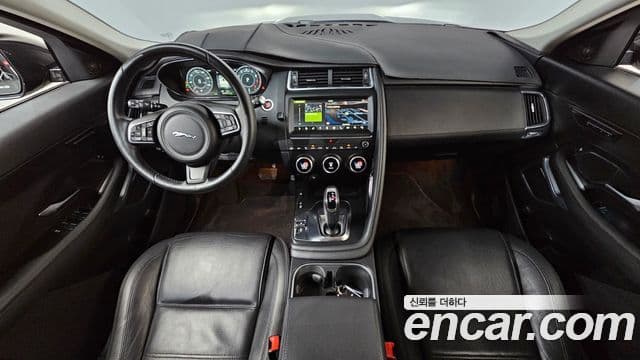 Jaguar E-PACE 4